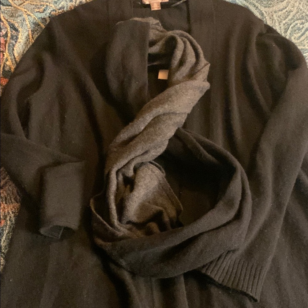 Elegant 100% Cashmere infinity scarf! Very lightly warn. No holes or pilling.